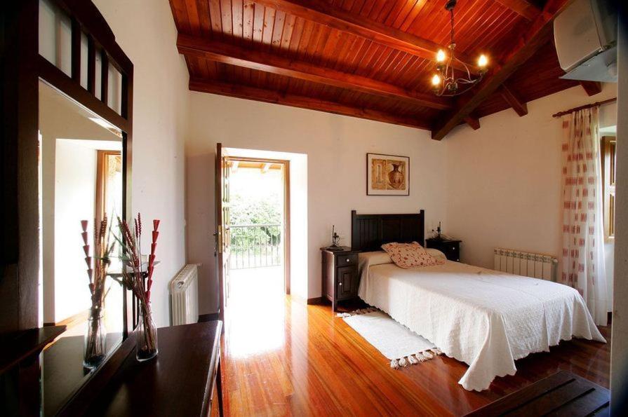 Casa Da Botica A Estrada Hostel Os Casares Стая снимка