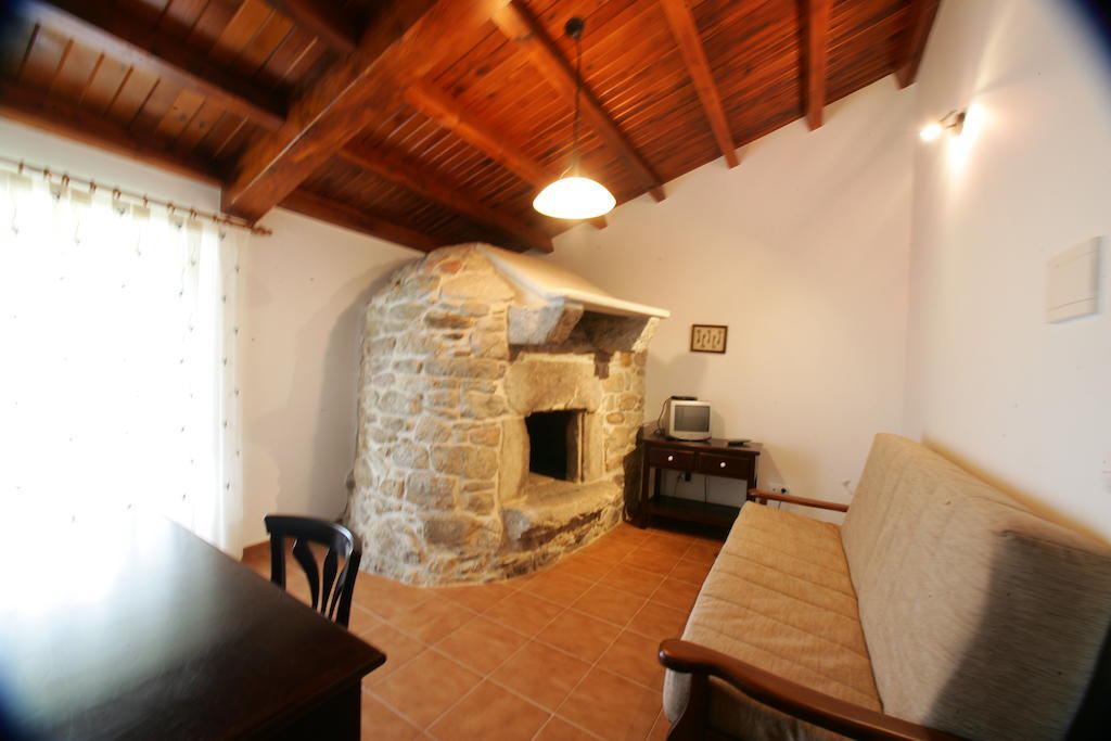 Casa Da Botica A Estrada Hostel Os Casares Стая снимка